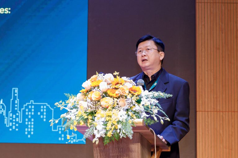 Dr. Dinh Cong Khai, Vice President of the UEH University, being Chairpeson for the Plenary Sessions.